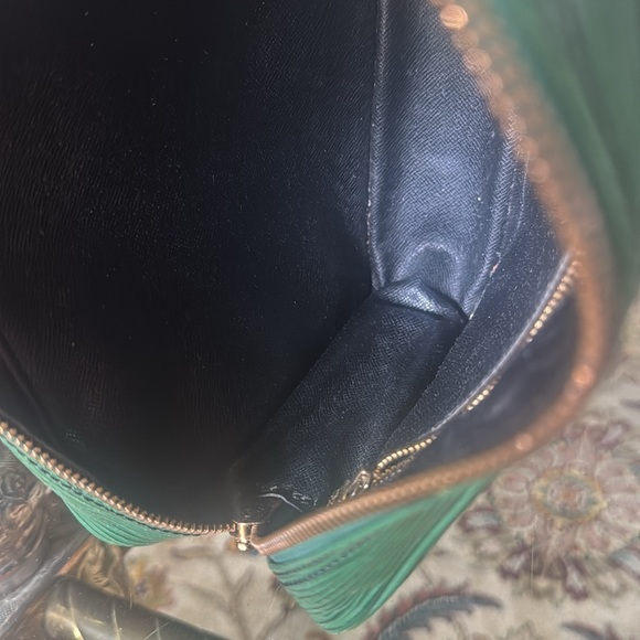 Louis Vuitton bag crossbody Epi trocadero Crossbody Bag - Picture 6 of 7